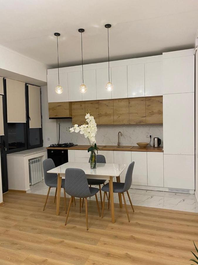 Beautiful Apartment With 3 Balconies In The Center Of Erivan Dış mekan fotoğraf