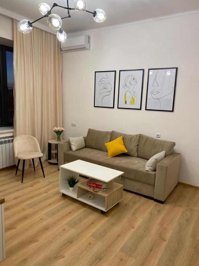 Beautiful Apartment With 3 Balconies In The Center Of Erivan Dış mekan fotoğraf